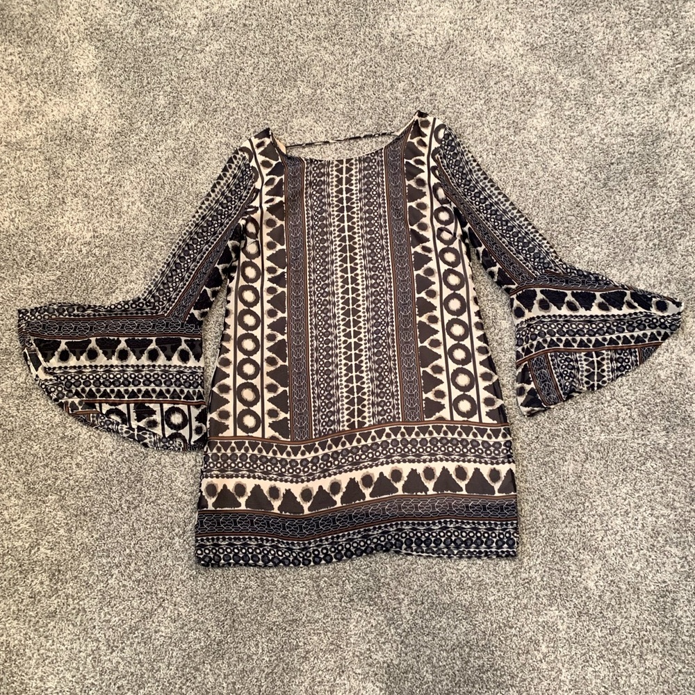 Retro dress with flared sleeves